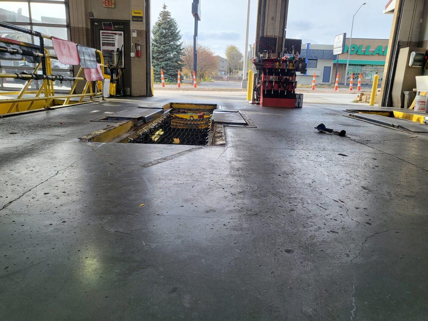 Worn quick-lube pit before refurbishment by Auto Lift Services in Iowa