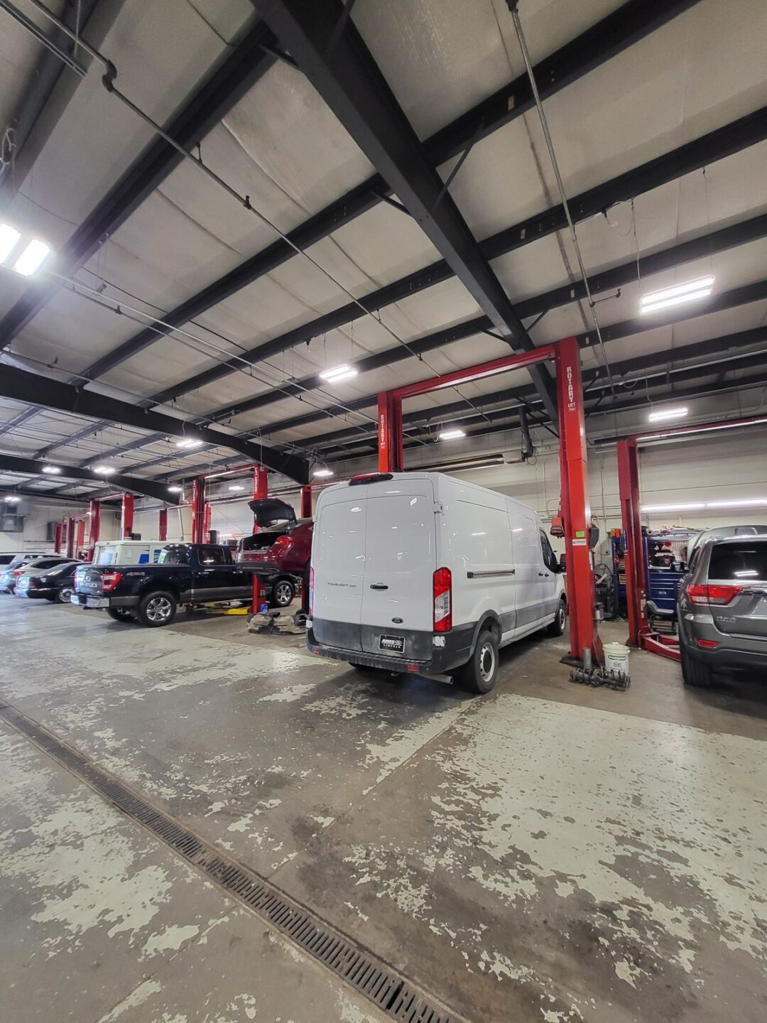 Automotive shop equipped by Auto Lift Services in Iowa